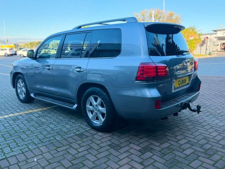 2010-Lexus-LX-570_6