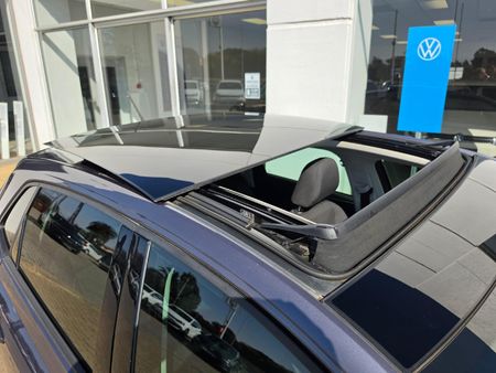 2022-Volkswagen-Polo-10-TSI-Life-Auto-DSG_10