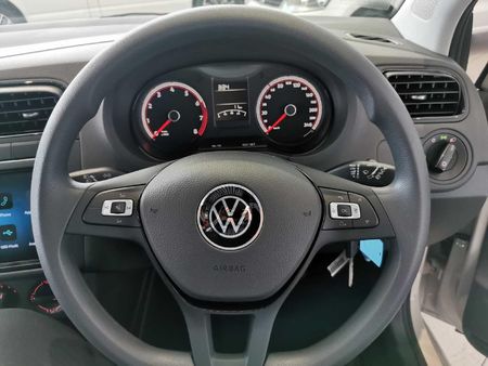 2026-Volkswagen-Polo-Vivo-14-Life_12