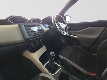 2024-Nissan-Magnite-10-Visia_18