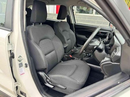 2024-Toyota-Urban-Cruiser-15-XS_17