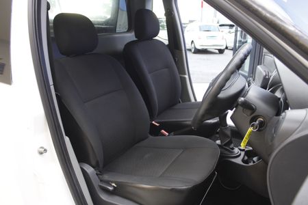 2024-Nissan-NP200-16_13