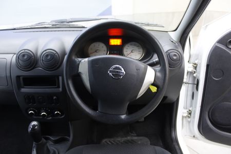 2024-Nissan-NP200-16_15