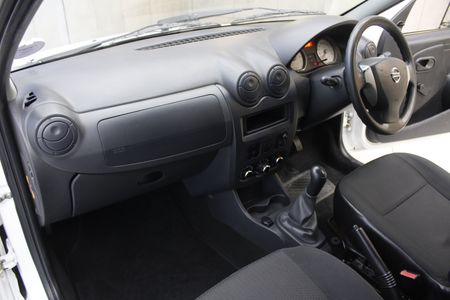 2024-Nissan-NP200-16_16