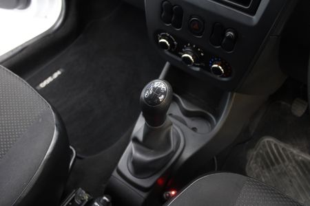 2024-Nissan-NP200-16_18