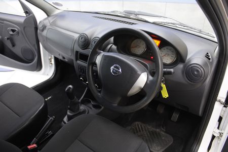 2024-Nissan-NP200-16_19