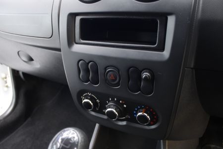 2024-Nissan-NP200-16_20