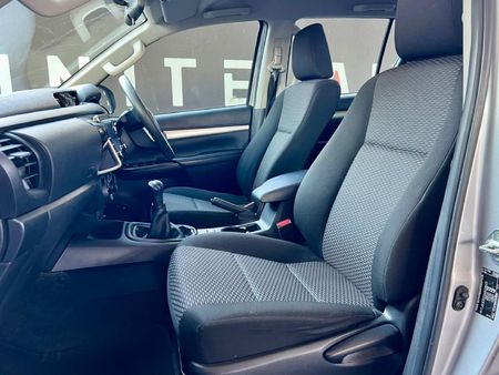 2021-Toyota-Hilux-24-GD-6-Raised-Body-Raider-Double-Cab_14
