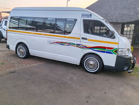 2022-Toyota-Quantum-25-D-4D-Sesfikile-16-seat_3