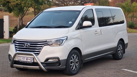 2020-Hyundai-H-1-Hyundai-H1-9-Seater-Auto-25-CRDi_2