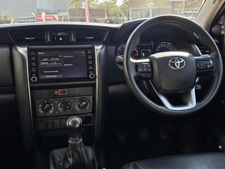 2024-Toyota-Fortuner-24-GD-6-RB_17