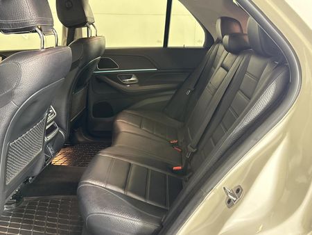 2021-Mercedes-Benz-GLE-400d-4Matic_3
