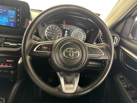 2024-Toyota-Urban-Cruiser-15-XS_12