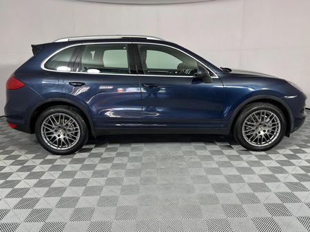 2012-Porsche-Cayenne-S-Auto_18