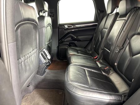 2012-Porsche-Cayenne-S-Auto_2