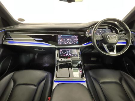 2019-Audi-Q8-45-TDI-quattro-Auto_1