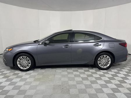 2018-Lexus-ES-250_17