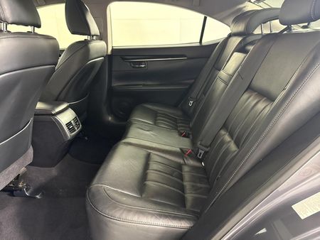 2018-Lexus-ES-250_3