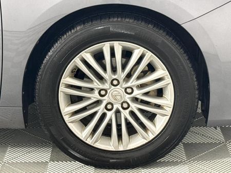 2018-Lexus-ES-250_4