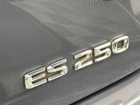 2018-Lexus-ES-250_8