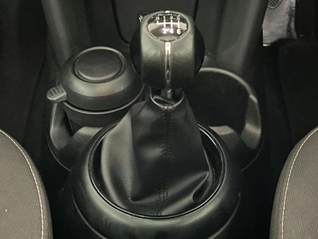 2016-MINI-Hatch-Cooper-5-dr_10