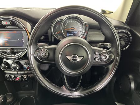 2016-MINI-Hatch-Cooper-5-dr_11