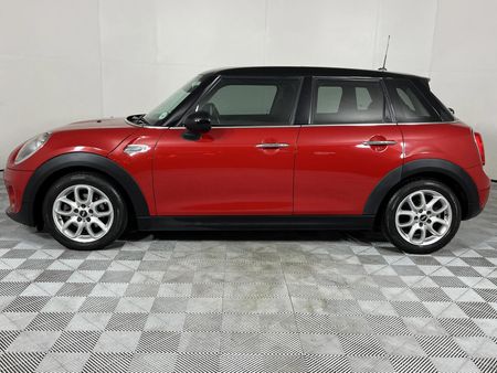 2016-MINI-Hatch-Cooper-5-dr_18