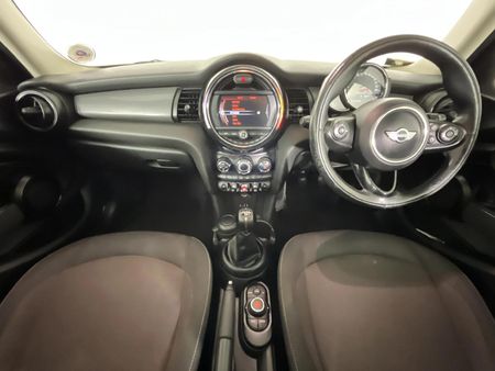2016-MINI-Hatch-Cooper-5-dr_1