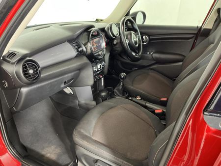 2016-MINI-Hatch-Cooper-5-dr_8