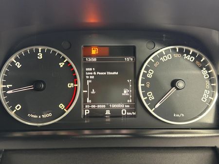 2015-Land-Rover-Discovery-4-30-TD-SD-V6-SE_2