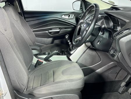 2015-Ford-Kuga-15-EcoBoost-Ambiente_9