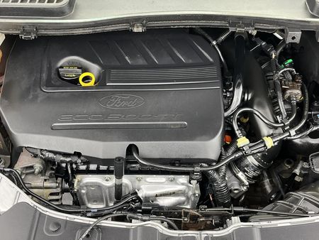 2015-Ford-Kuga-15-EcoBoost-Ambiente_12