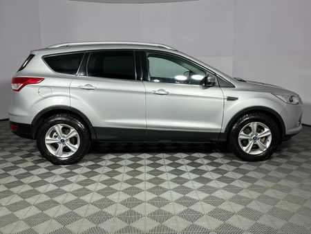 2015-Ford-Kuga-15-EcoBoost-Ambiente_16