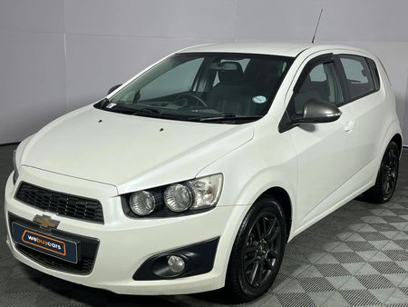 2014-Chevrolet-Sonic-16-LS-Hatch_0