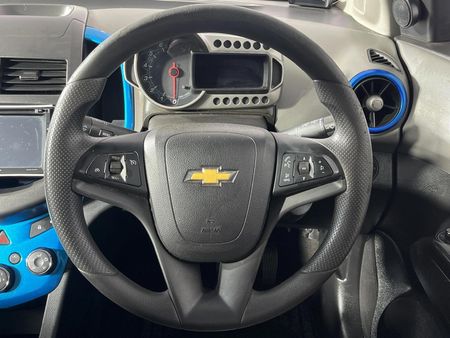 2014-Chevrolet-Sonic-16-LS-Hatch_11