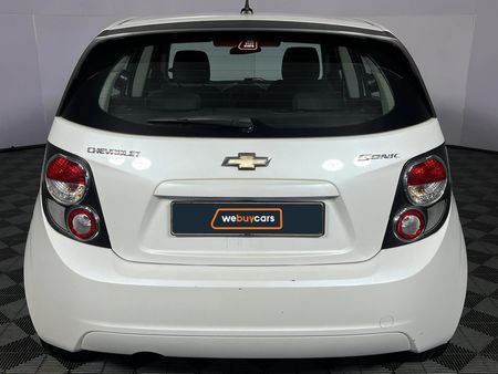 2014-Chevrolet-Sonic-16-LS-Hatch_17