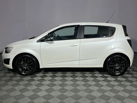 2014-Chevrolet-Sonic-16-LS-Hatch_18