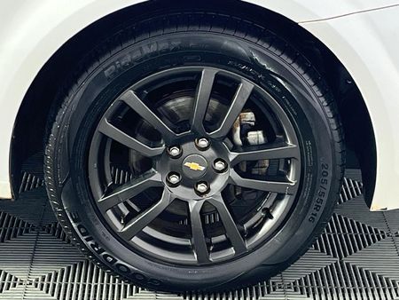2014-Chevrolet-Sonic-16-LS-Hatch_5