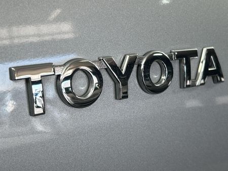 2023-Toyota-Hilux-28-GD-6-Raised-Body-Legend-4x4-Auto-Double-Cab_12
