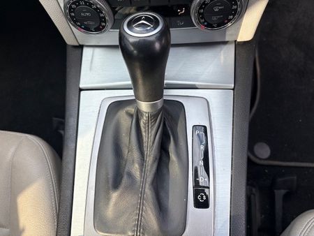 2011-Mercedes-Benz-C-Class-C300-AUTO-AVANTGARDE-SEDAN_10