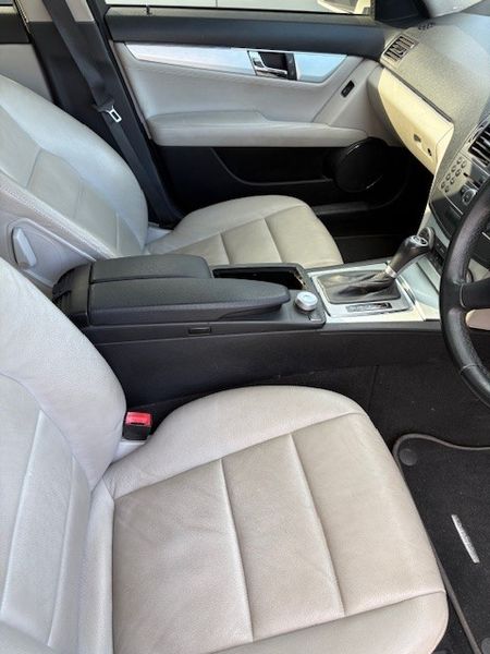2011-Mercedes-Benz-C-Class-C300-AUTO-AVANTGARDE-SEDAN_12