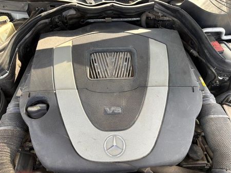 2011-Mercedes-Benz-C-Class-C300-AUTO-AVANTGARDE-SEDAN_13