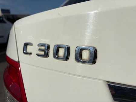 2011-Mercedes-Benz-C-Class-C300-AUTO-AVANTGARDE-SEDAN_5
