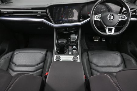 2020-Volkswagen-Touareg-30-TDI-V6-Executive_10