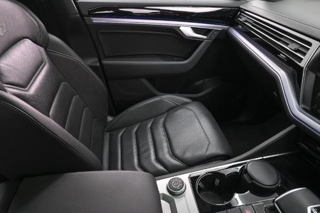 2020-Volkswagen-Touareg-30-TDI-V6-Executive_13