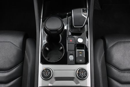 2020-Volkswagen-Touareg-30-TDI-V6-Executive_18
