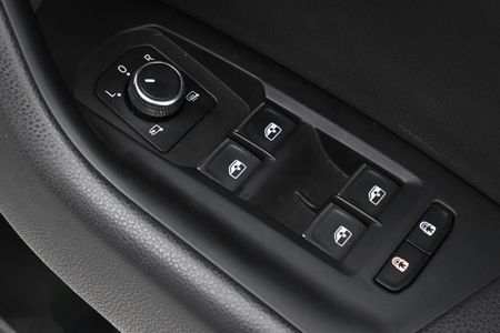 2020-Volkswagen-Touareg-30-TDI-V6-Executive_22