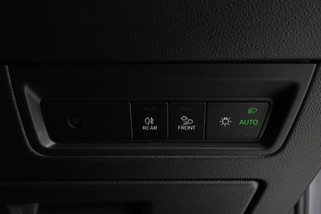 2020-Volkswagen-Touareg-30-TDI-V6-Executive_24