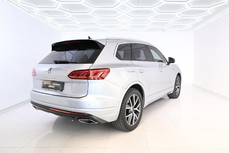 2020-Volkswagen-Touareg-30-TDI-V6-Executive_2
