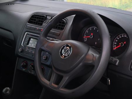 2020-Volkswagen-Polo-GP-14-Trendline_10